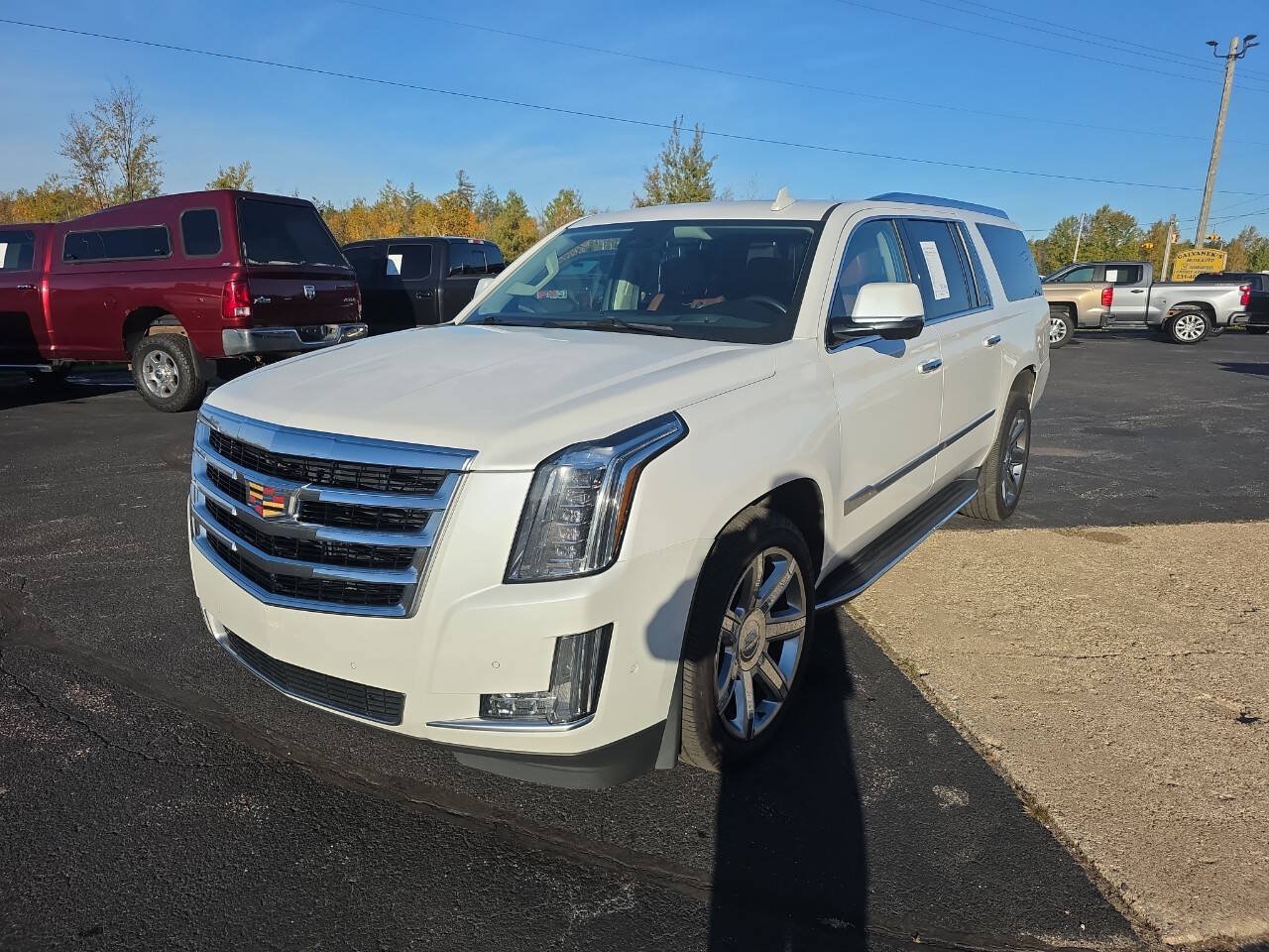 Used 2020 Cadillac Escalade ESV Luxury AWD/4WD image 2