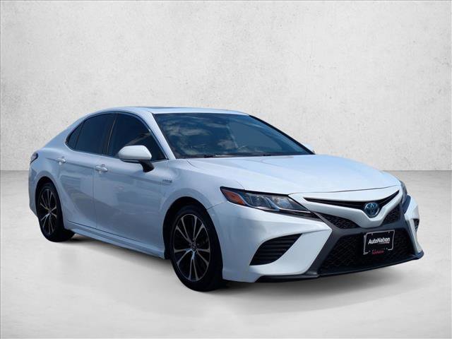 Used 2019 Toyota Camry SE w/ Sunroof Package FWD image 3