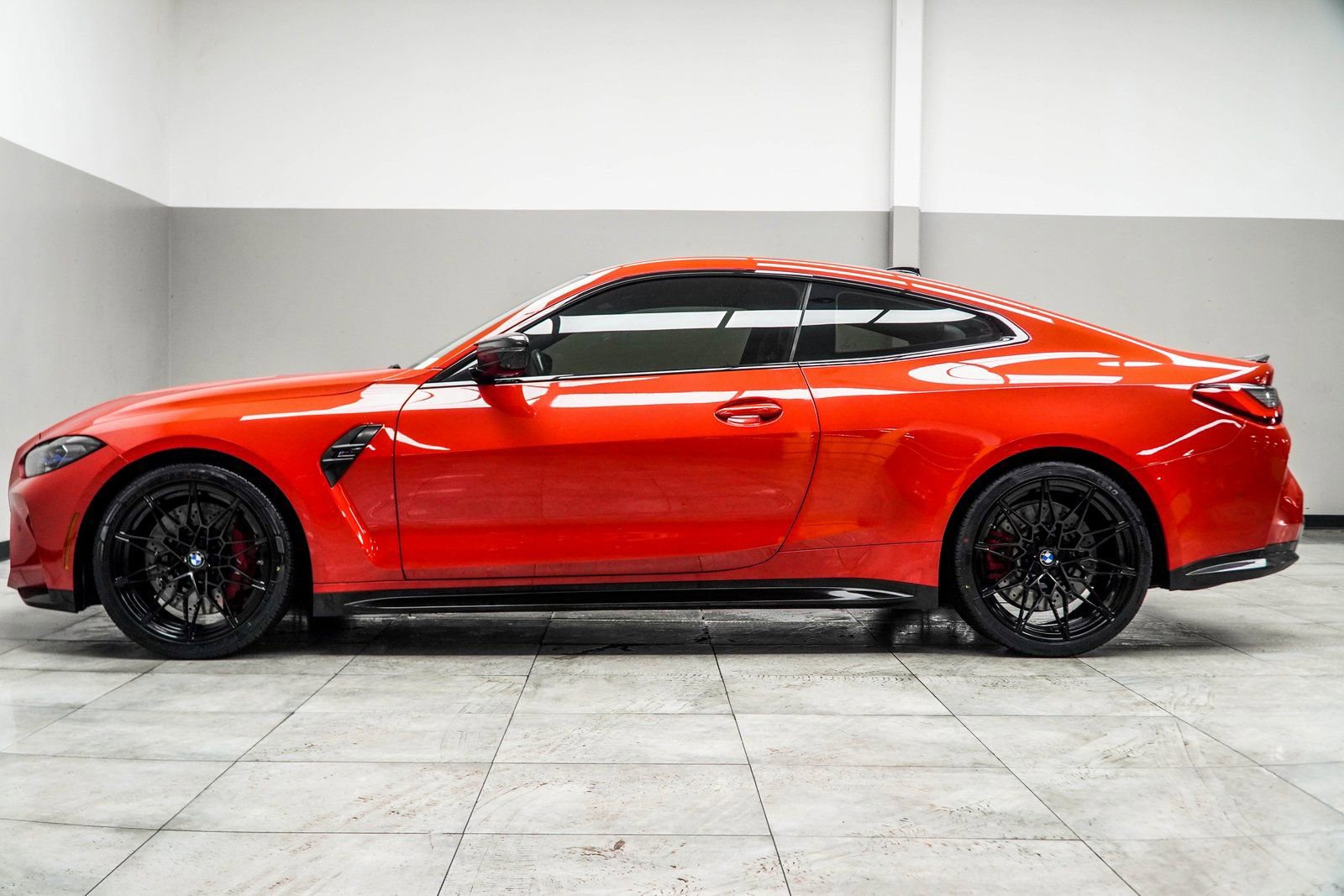 Used 2021 BMW M4 Competition w/ M Carbon Exterior Package image 10