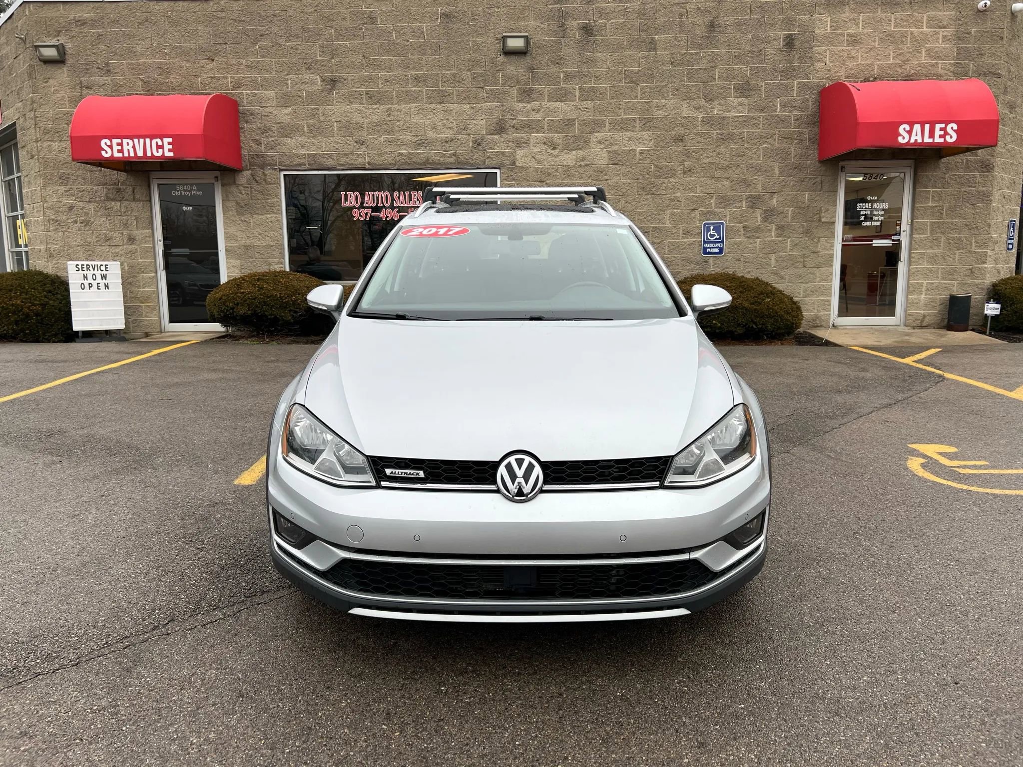 Used 2017 Volkswagen Golf Alltrack SE image 2