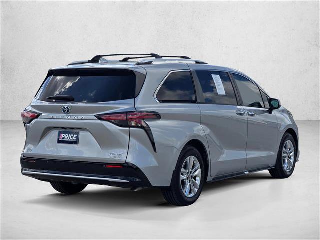Used 2023 Toyota Sienna Limited FWD image 5