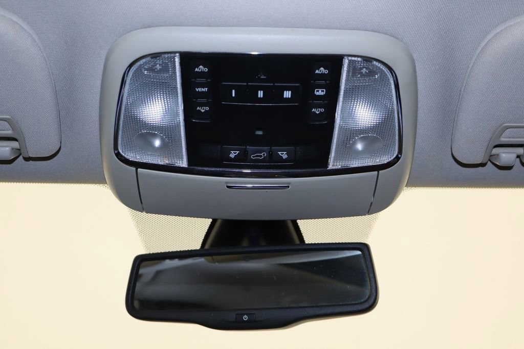 Used 2012 Jeep Grand Cherokee Overland AWD/4WD image 25