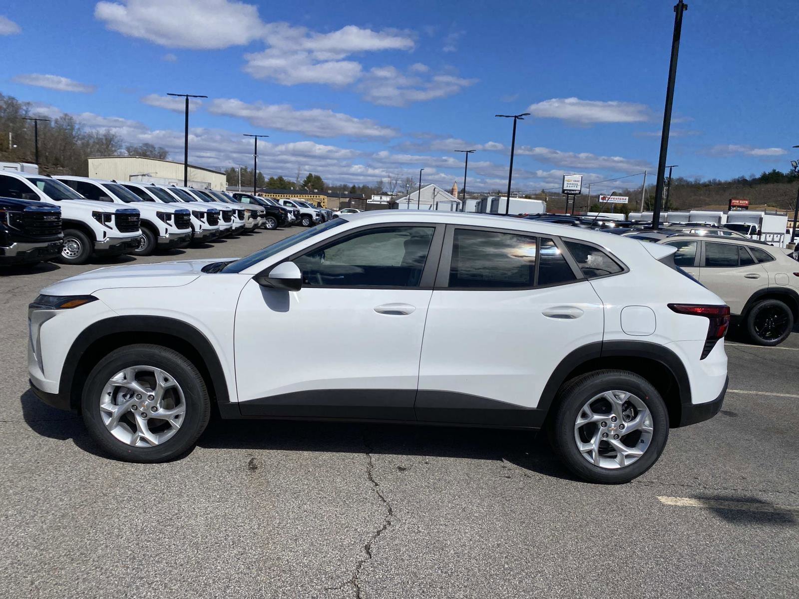 New 2026 Chevrolet Trax LS w/ LS Convenience Package FWD image 2