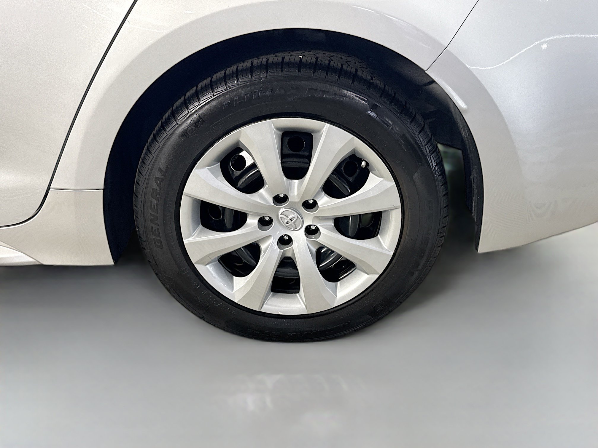 Used 2022 Toyota Corolla LE FWD image 36