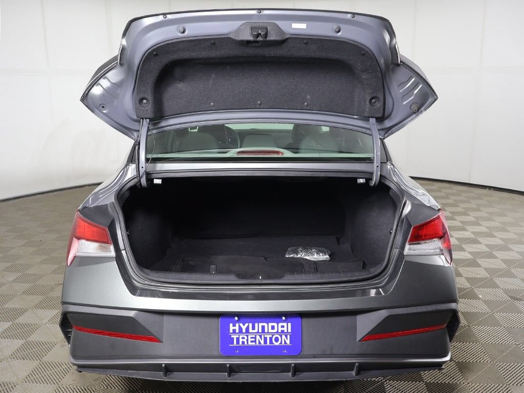 Used 2024 Hyundai Elantra SEL FWD image 14