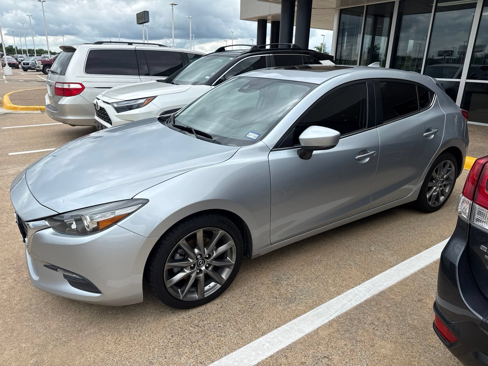 Used 2018 MAZDA MAZDA3 Touring FWD image 4