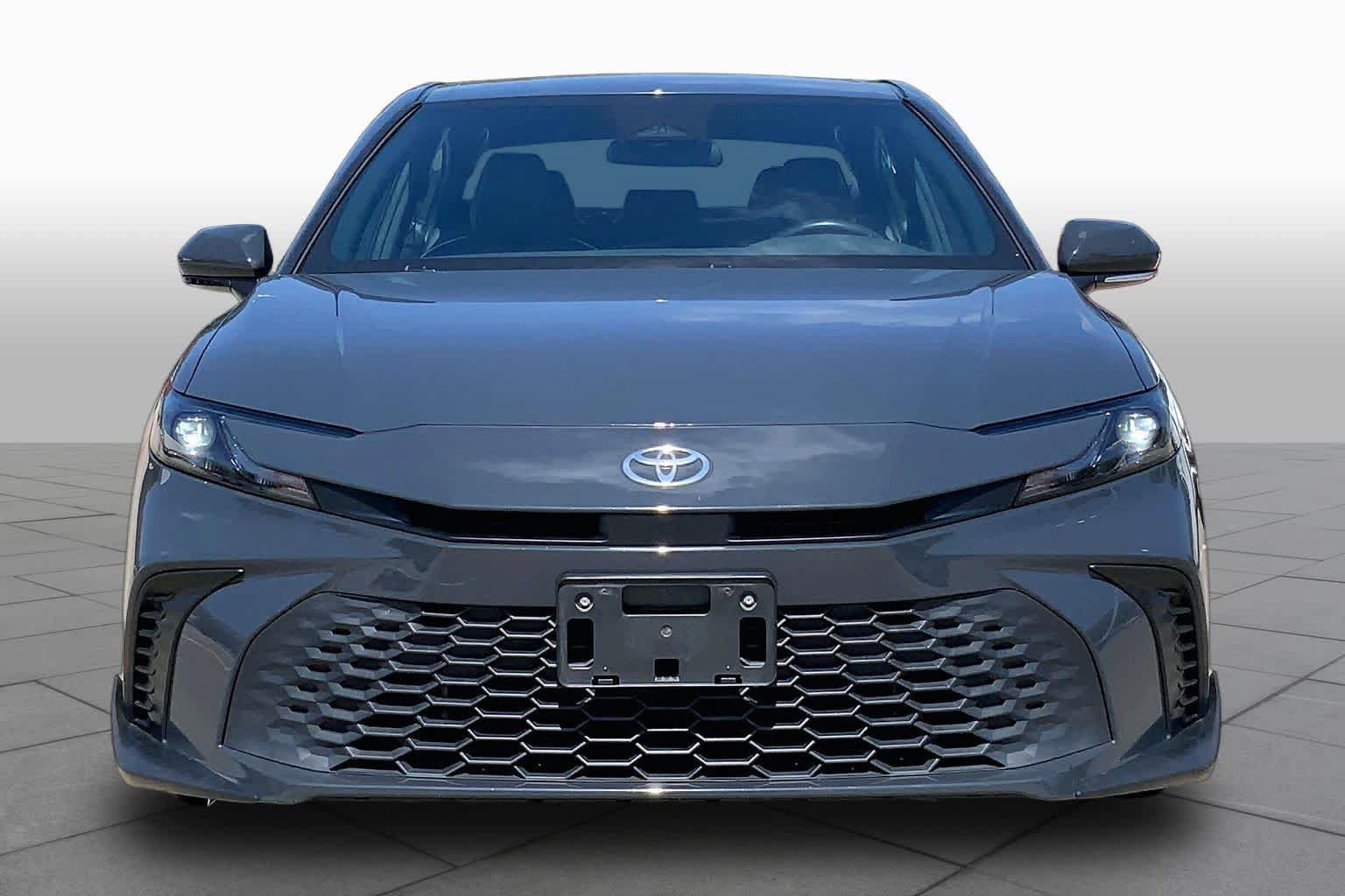 Used 2025 Toyota Camry SE FWD image 4
