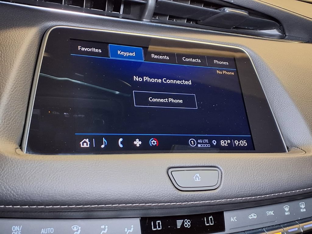 Certified 2023 Cadillac XT4 Luxury w/ Cold Weather Package FWD image 4