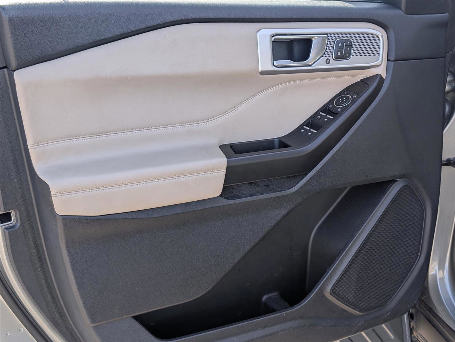 Used 2020 Ford Explorer Limited image 13