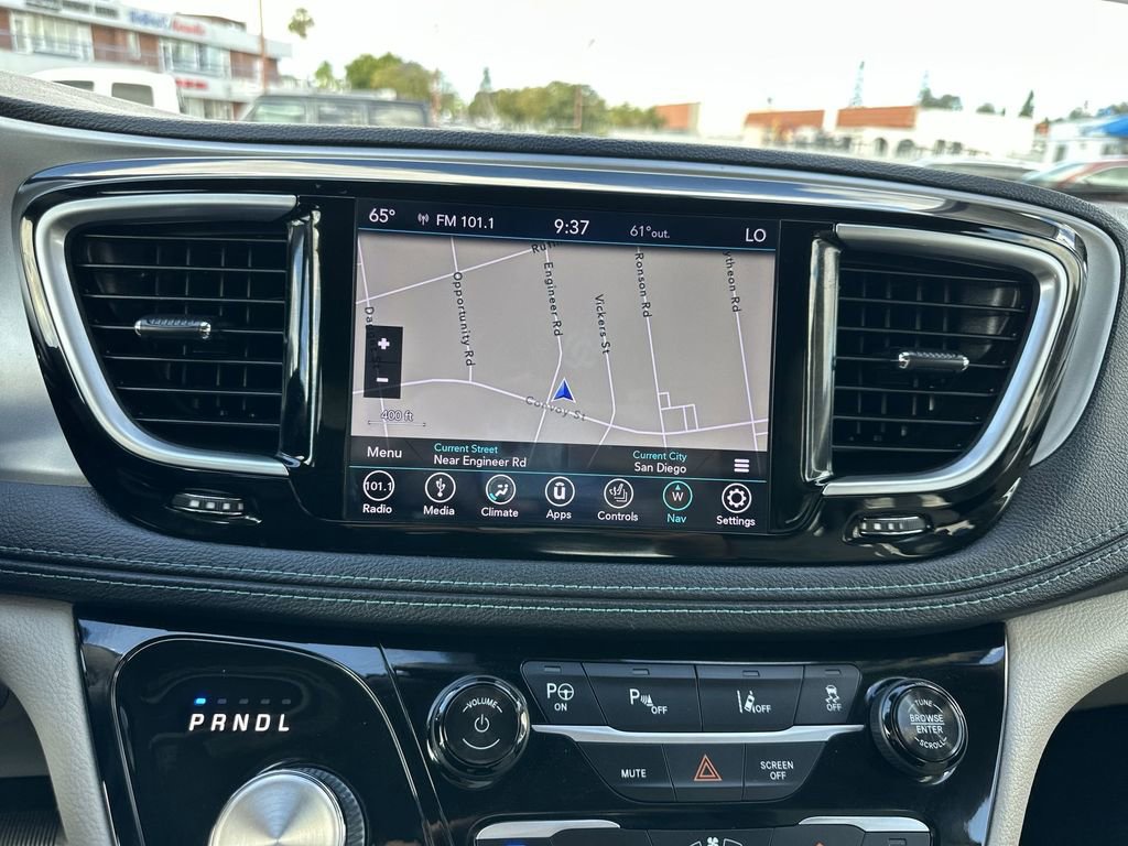 Used 2018 Chrysler Pacifica Limited w/ Advanced Safetytec Group FWD image 26