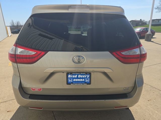 Used 2015 Toyota Sienna XLE image 4