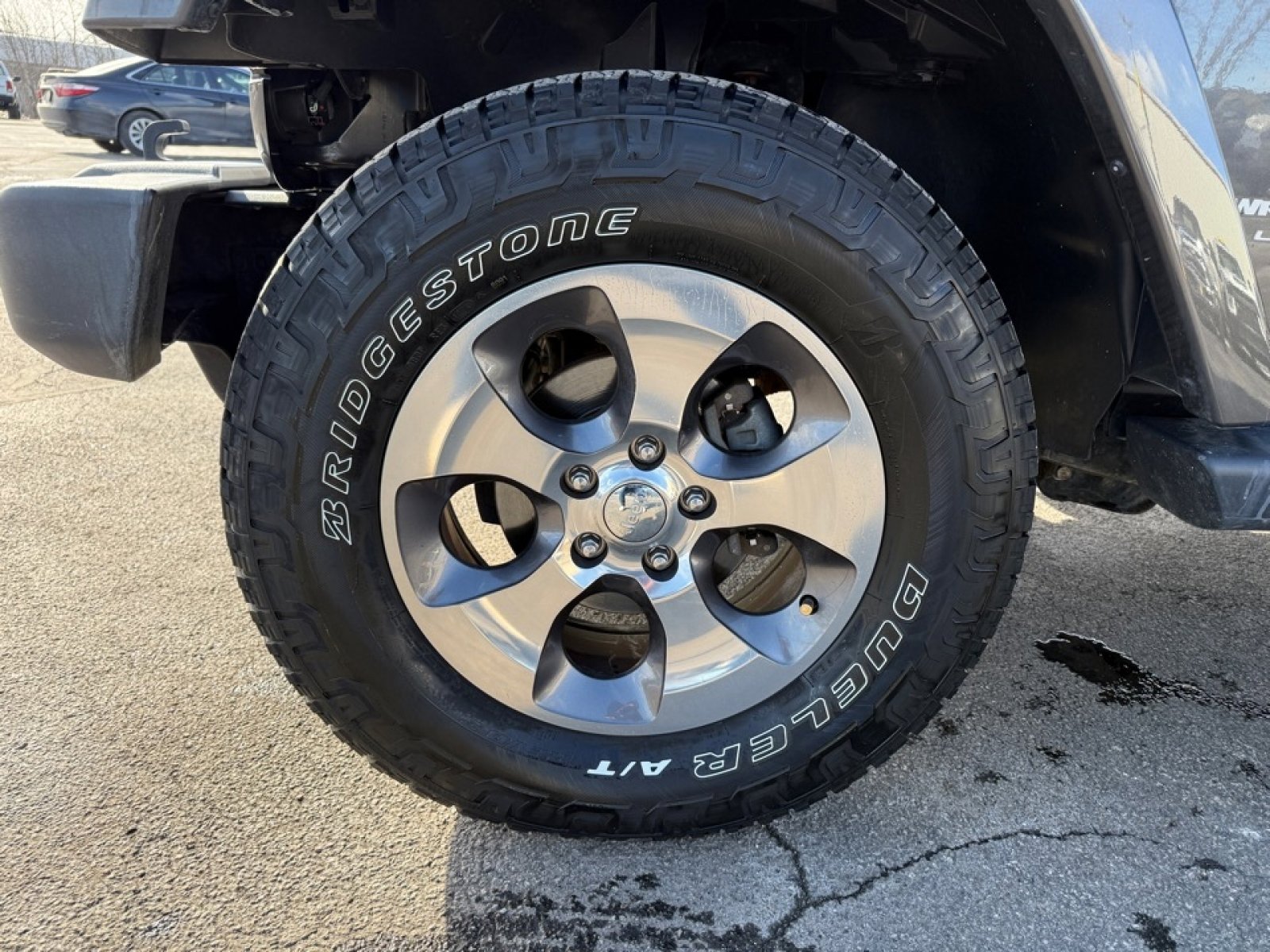 Used 2018 Jeep Wrangler Unlimited Sahara w/ Connectivity Group image 36