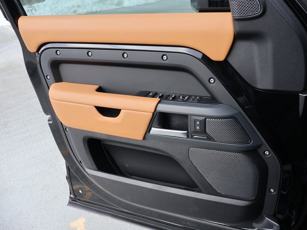 Certified 2024 Land Rover Defender 110 X image 36
