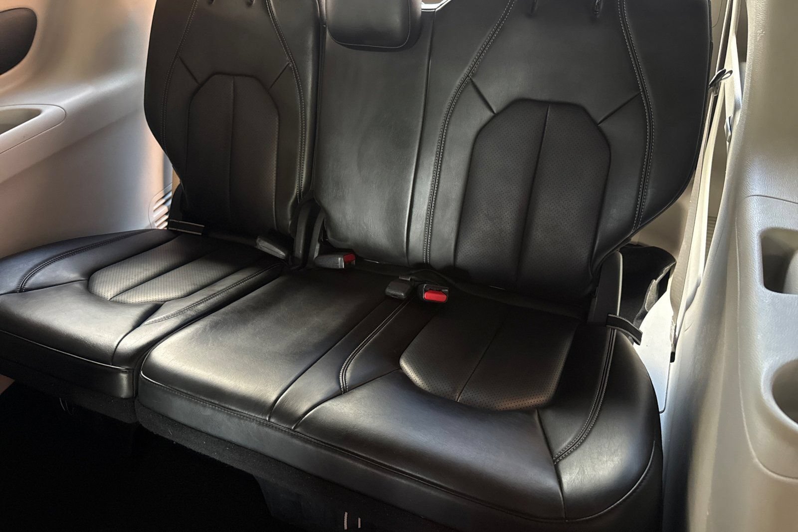 Used 2023 Chrysler Pacifica Touring-L FWD image 19