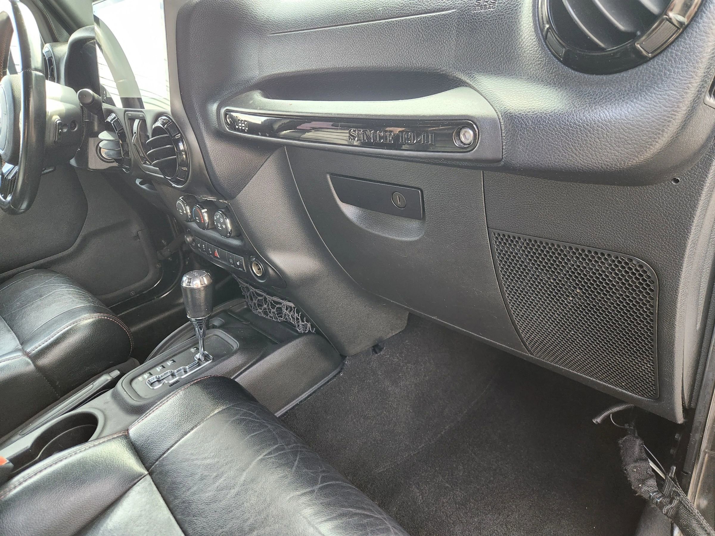 Used 2012 Jeep Wrangler Unlimited Sahara image 33