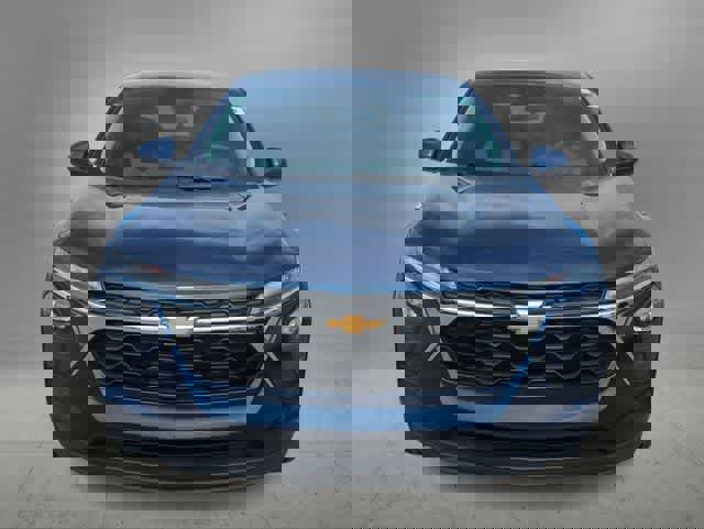 Used 2024 Chevrolet Trax LS w/ LS Convenience Package image 3