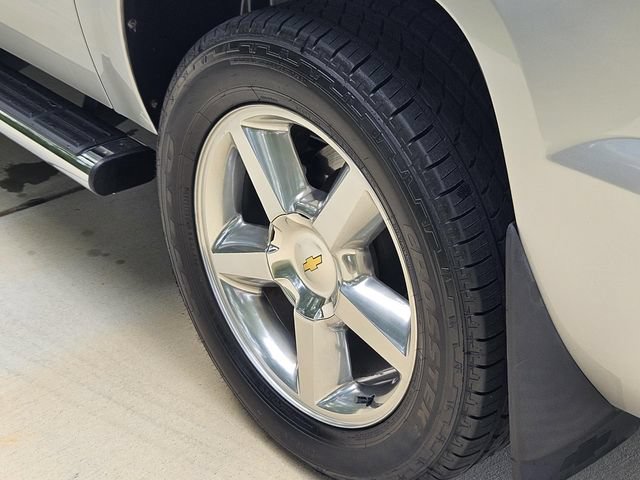 Used 2013 Chevrolet Avalanche LTZ RWD image 8