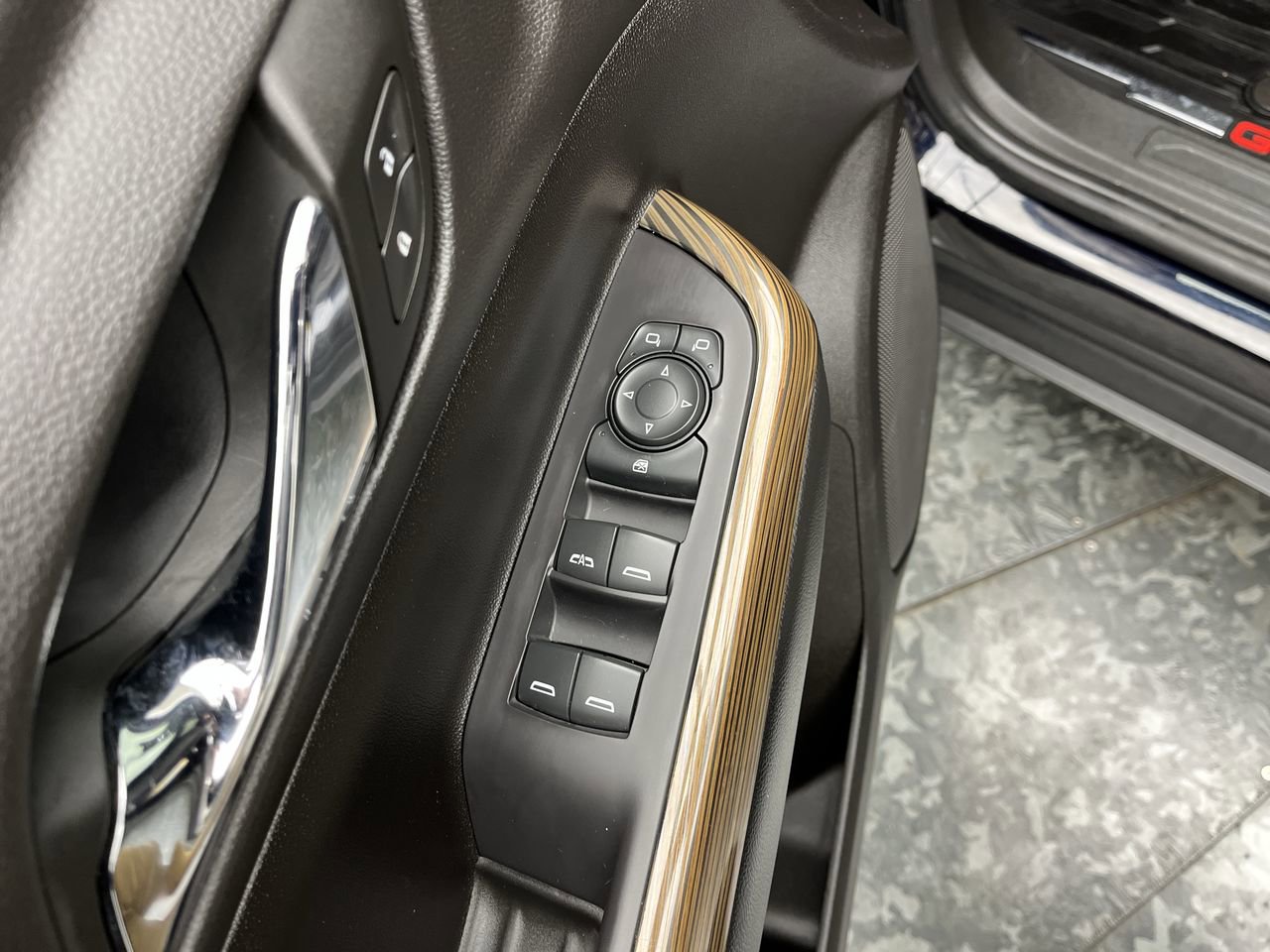 Certified 2022 GMC Acadia SLE AWD/4WD image 8