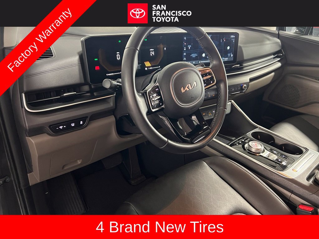 Used 2025 Kia Carnival EX FWD image 13