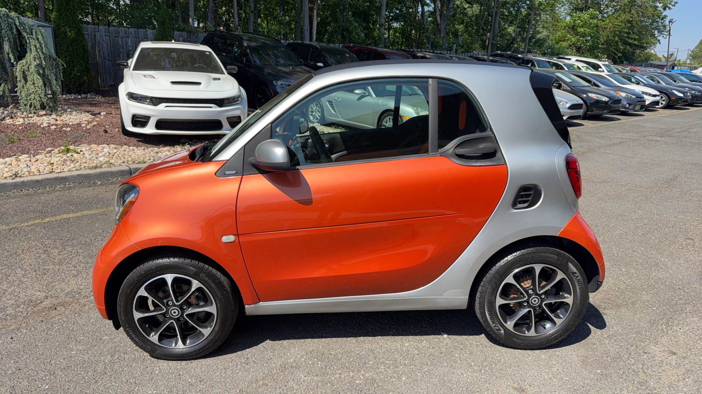 Used 2016 smart fortwo passion RWD image 9
