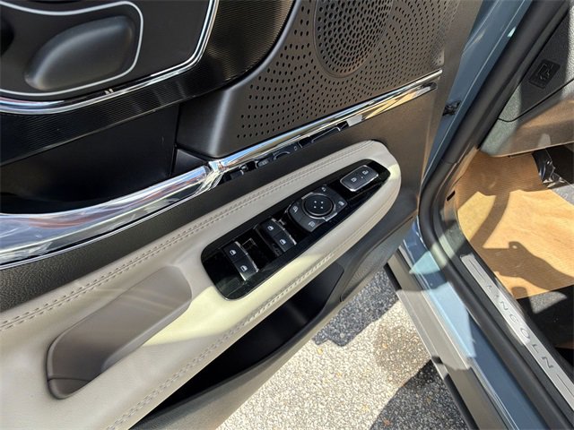 New 2026 Lincoln Corsair Reserve w/ Jet Appearance Package image 13