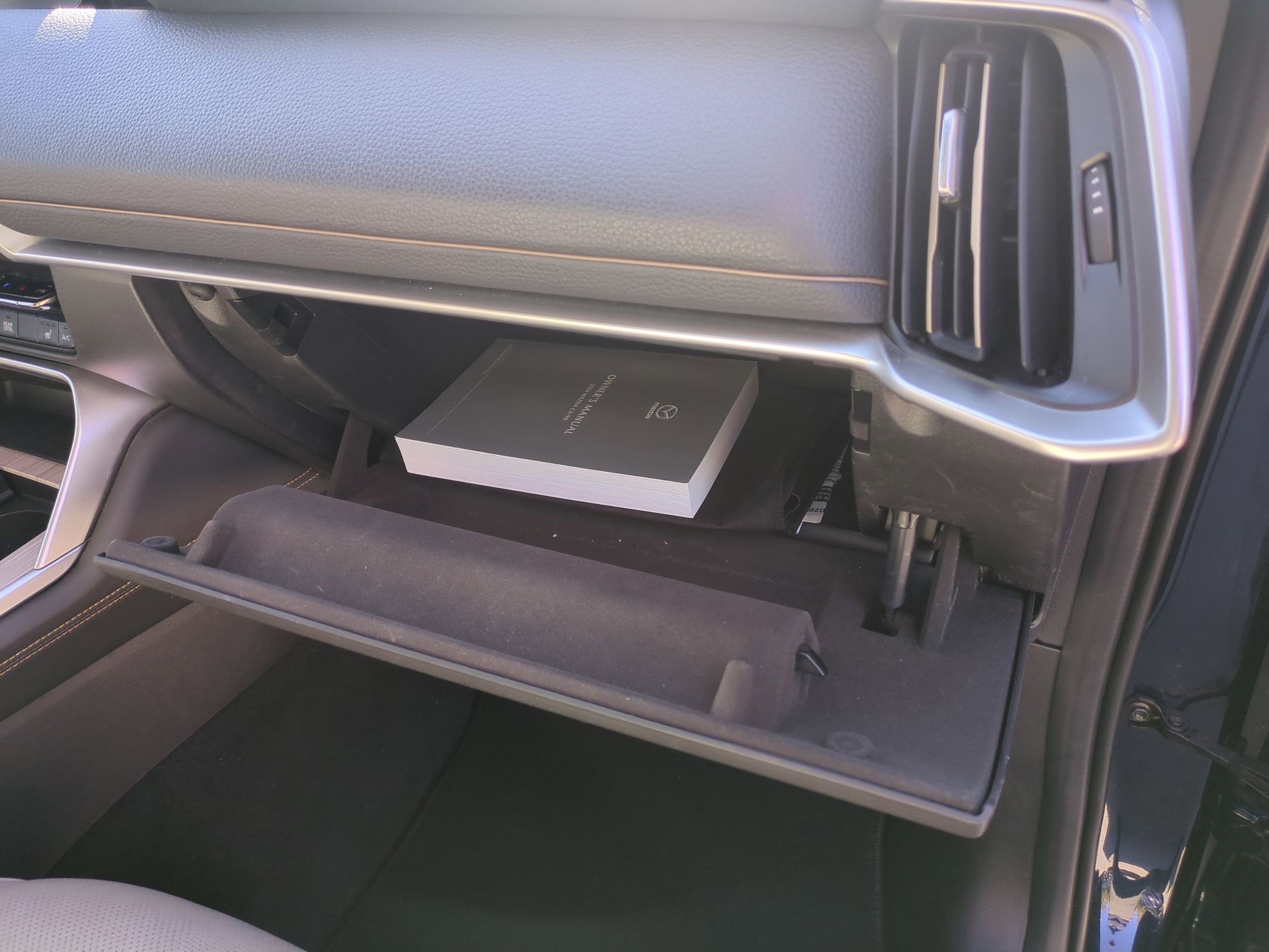 Certified 2024 MAZDA CX-90 Plug-In Hybrid w/ Preferred image 32