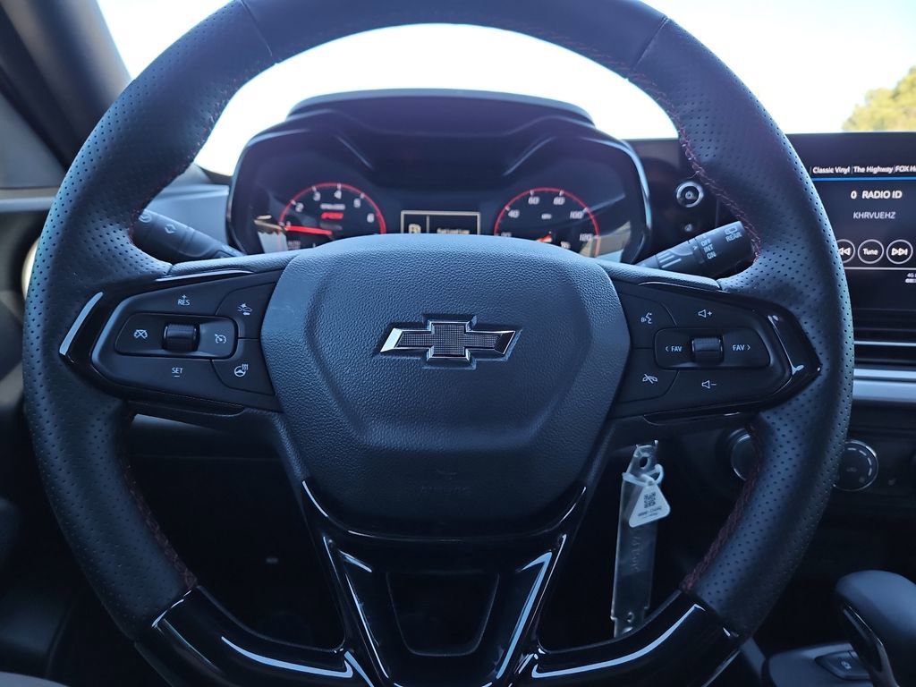 Used 2025 Chevrolet Trax RS w/ Driver Confidence Package image 24