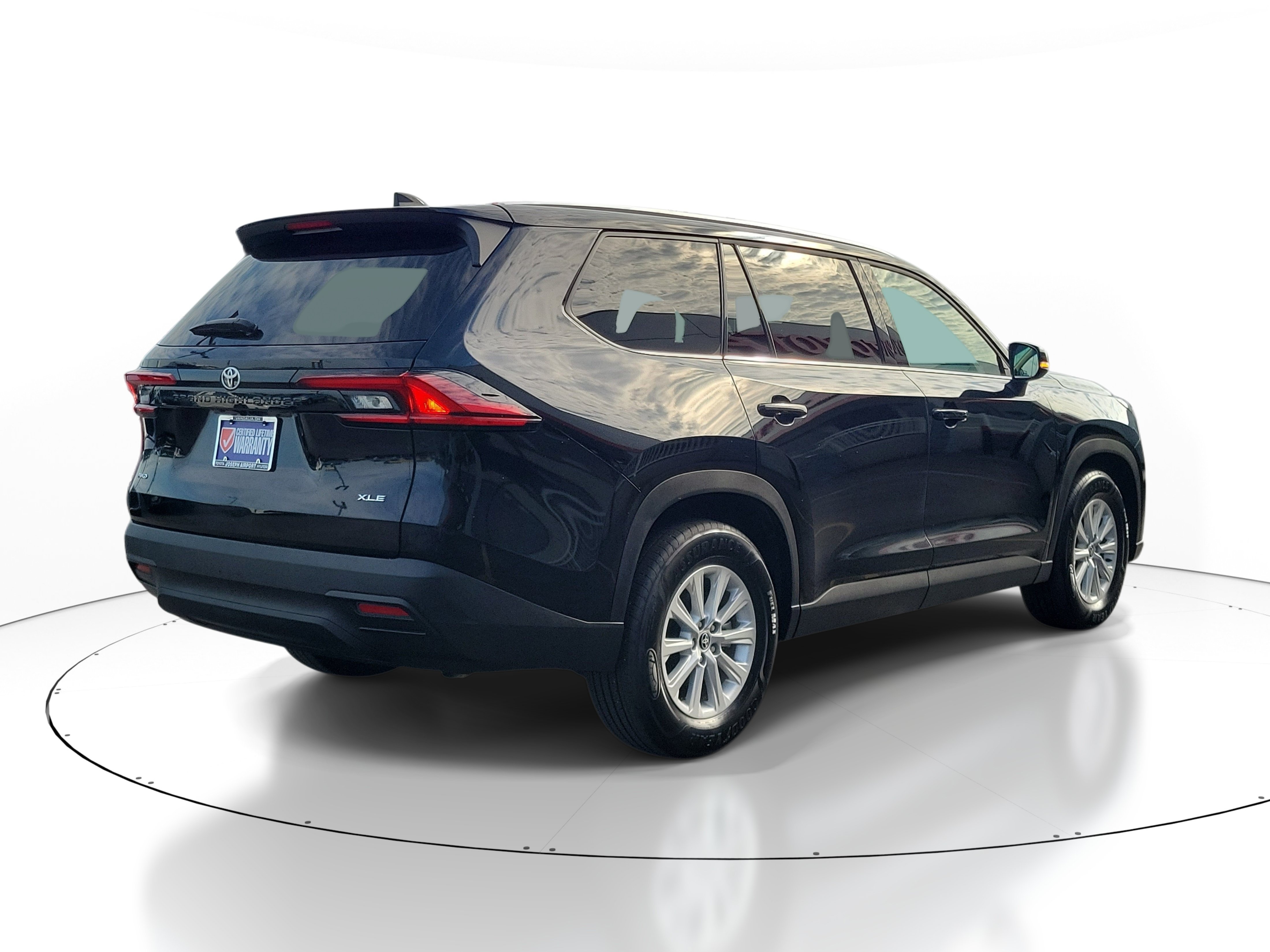 Used 2025 Toyota Grand Highlander AWD image 4