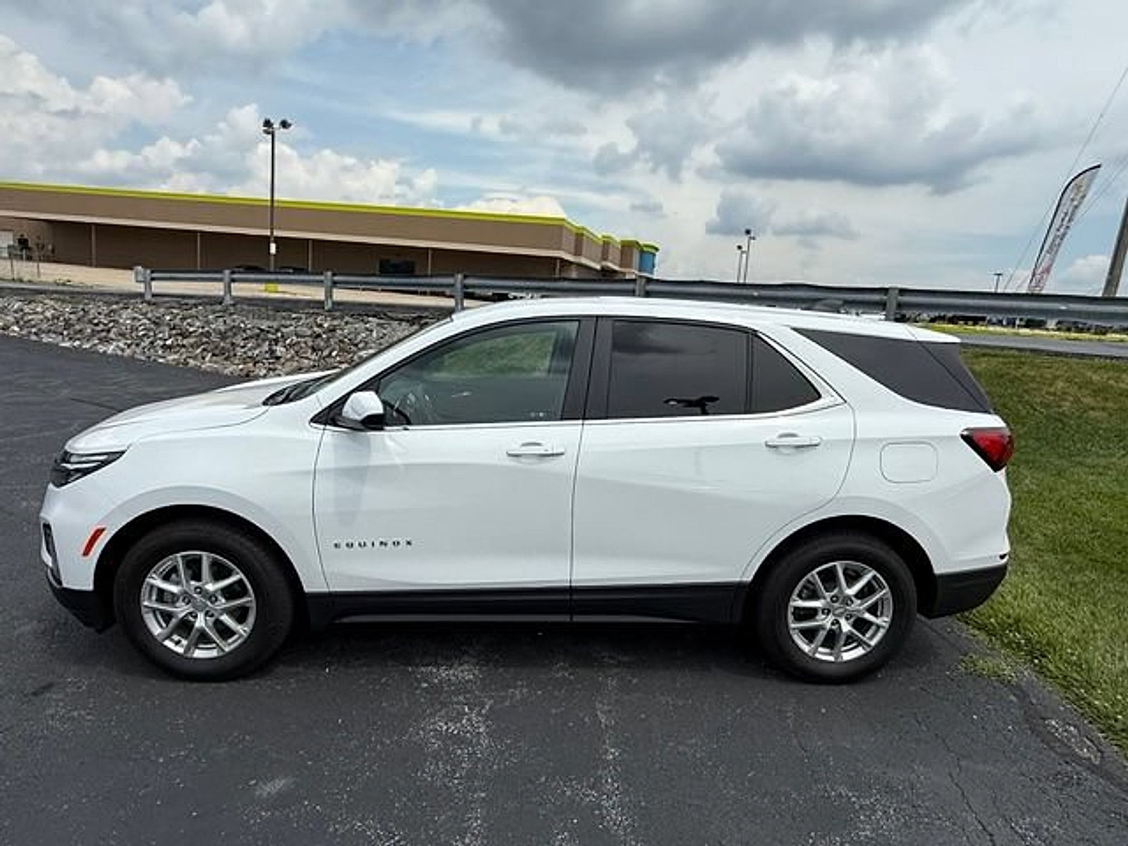 Used 2024 Chevrolet Equinox LT w/ LPO, Floor Liner Package AWD/4WD image 5