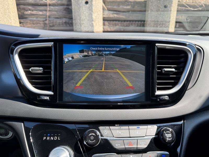 Used 2026 Chrysler Pacifica Select FWD image 24