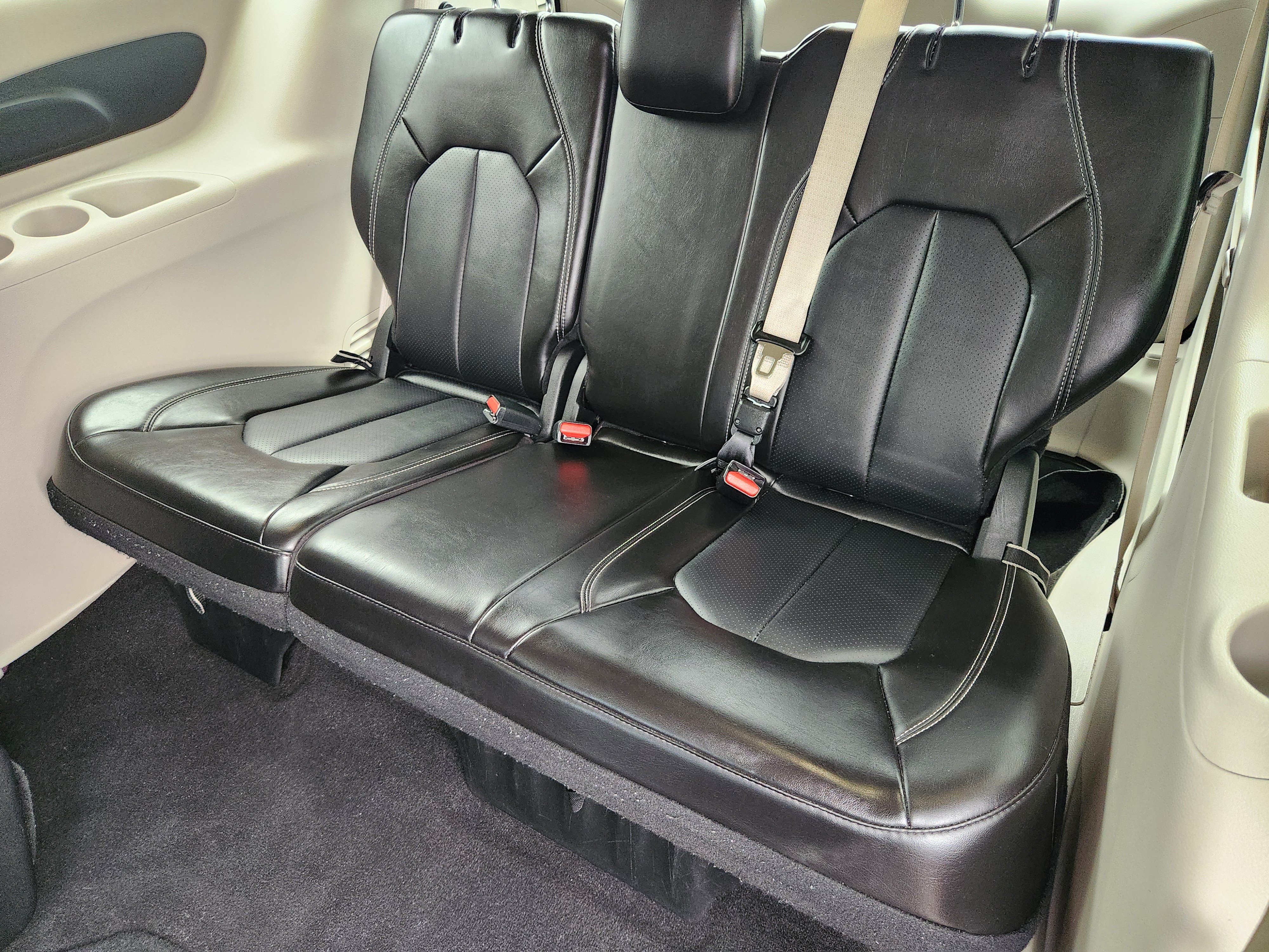 Used 2024 Chrysler Pacifica Touring-L FWD image 33