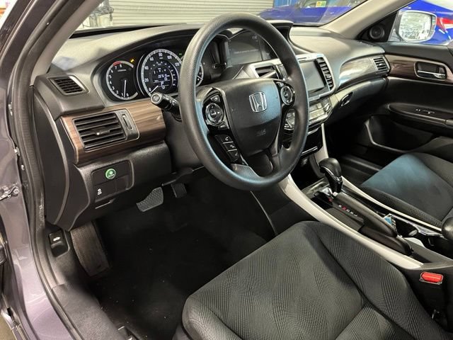 Used 2017 Honda Accord EX image 19