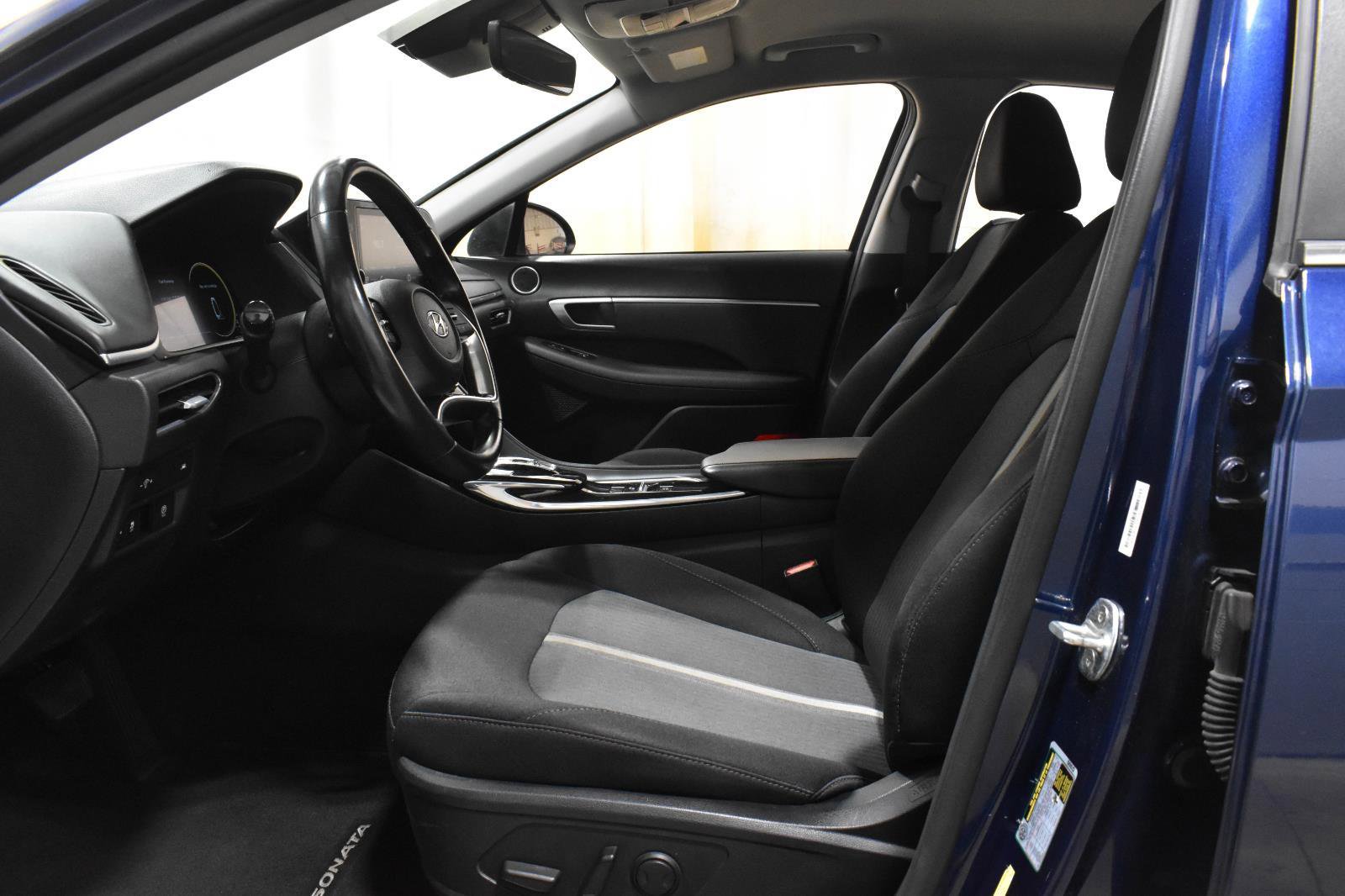Used 2020 Hyundai Sonata SEL w/ Convenience Package FWD image 3