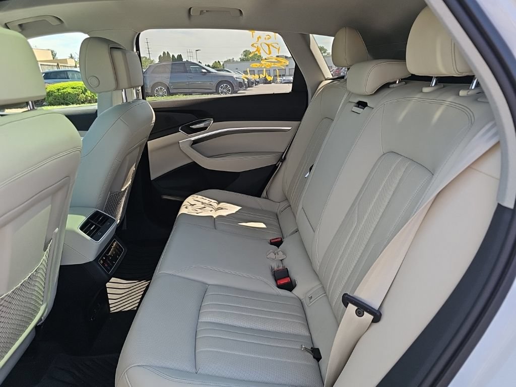 Used 2024 Audi Q8 e-tron Premium Plus w/ Premium Plus Package AWD/4WD image 12