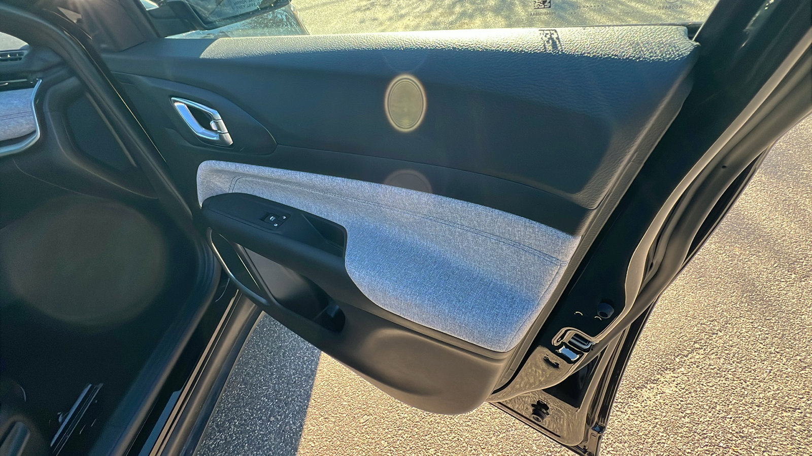 Certified 2025 Jeep Compass Sport image 18