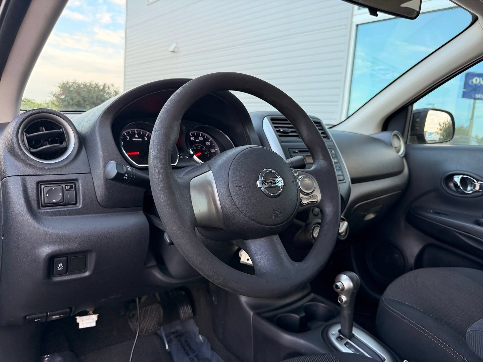 Used 2014 Nissan Versa SV FWD image 14