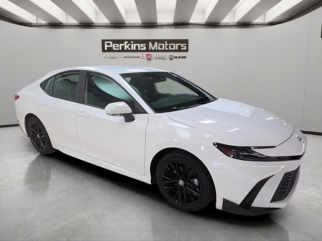 Used 2025 Toyota Camry SE image 7