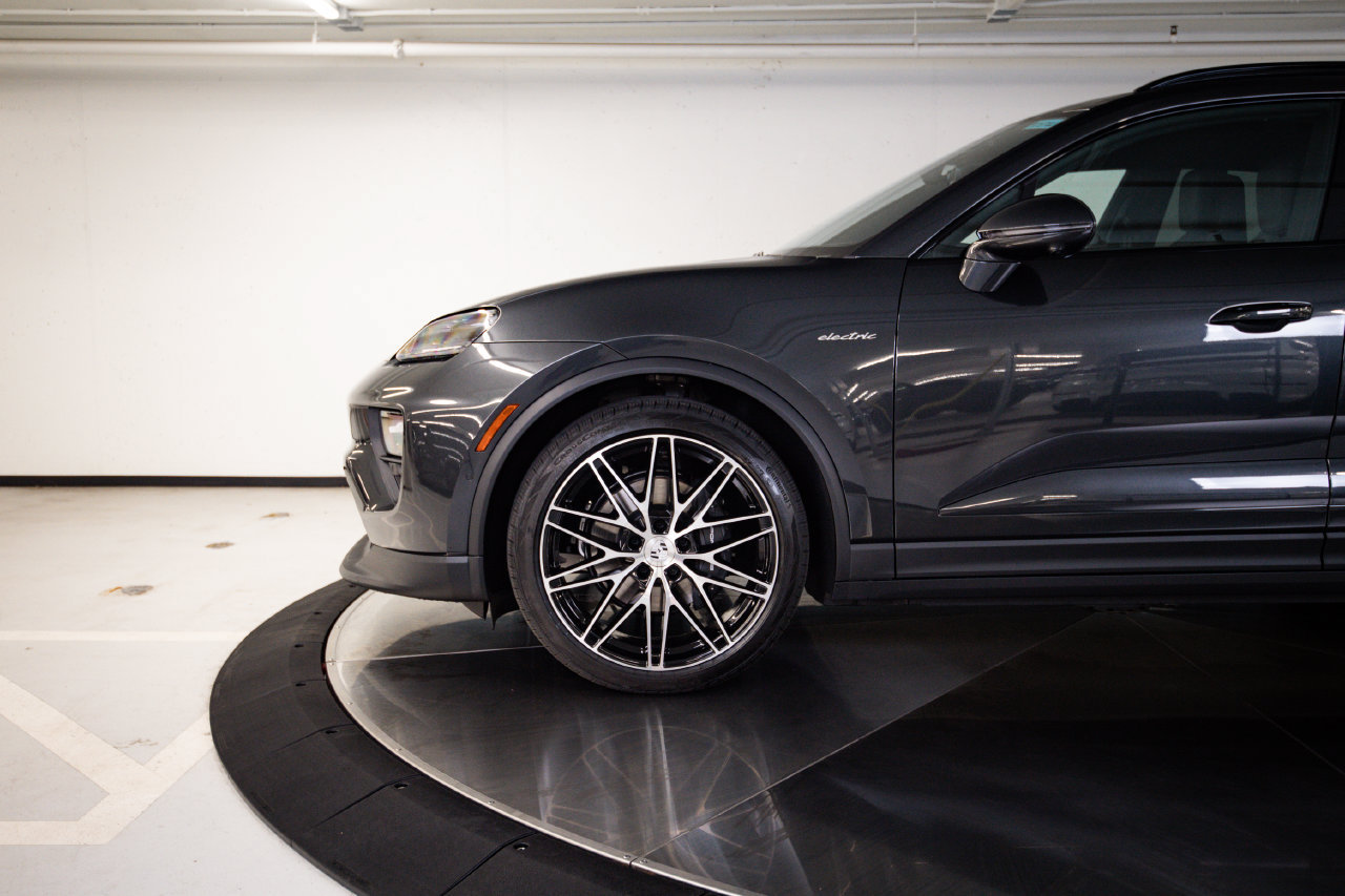 New 2026 Porsche Macan 4 Electric AWD/4WD image 11