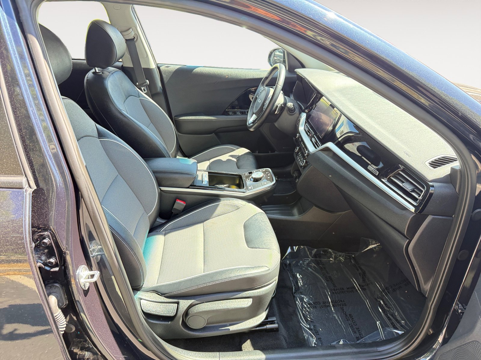 Used 2022 Kia Niro EX image 19