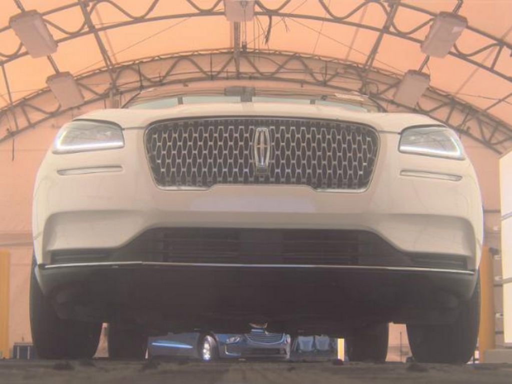 Used 2022 Lincoln Corsair FWD w/ Premium Package image 3