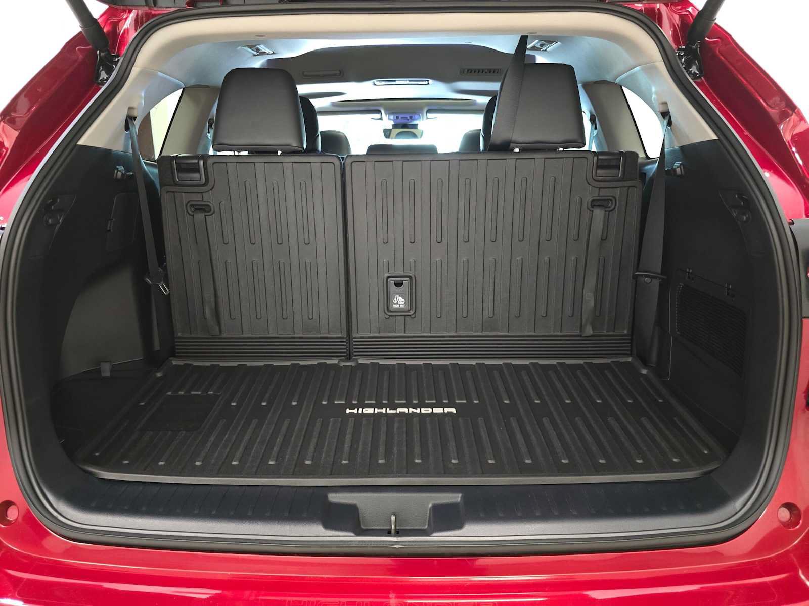 Certified 2024 Toyota Highlander XLE AWD/4WD image 31