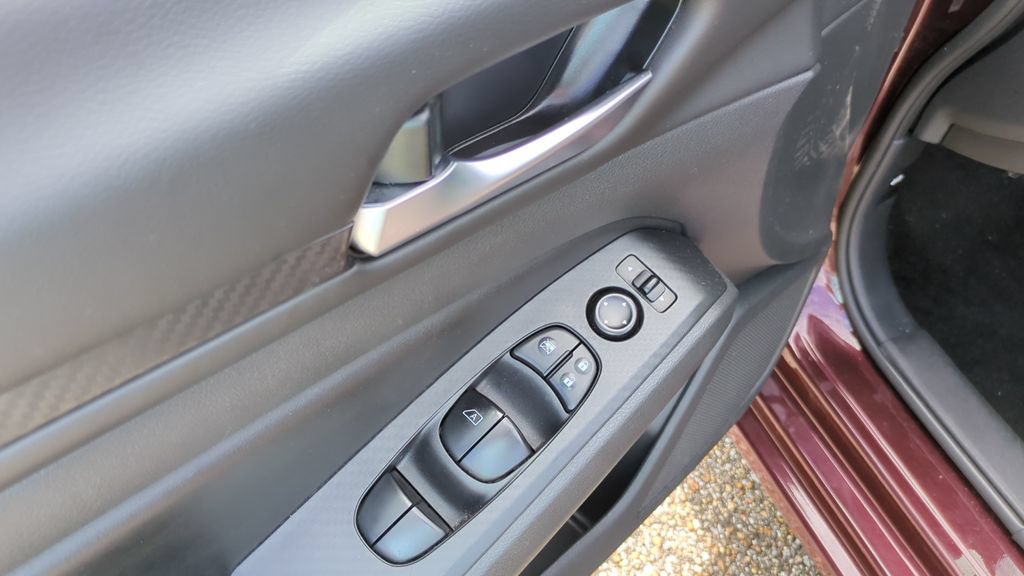 Used 2024 Nissan Altima 2.5 SV FWD image 13