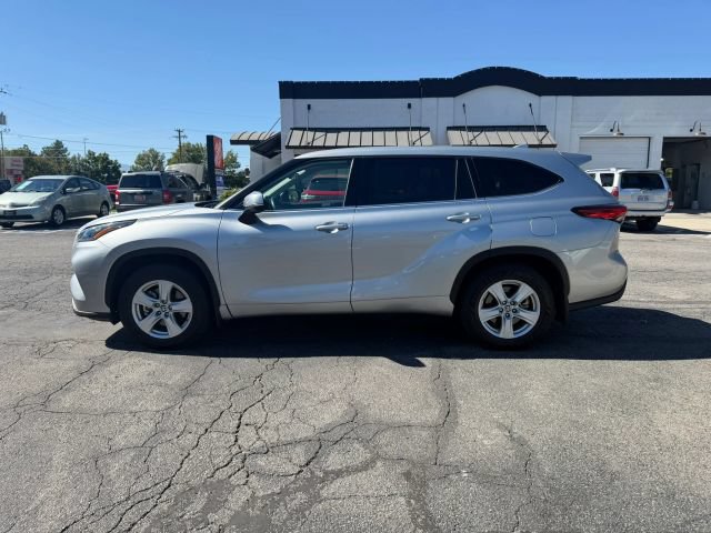 Used 2020 Toyota Highlander LE AWD/4WD image 2
