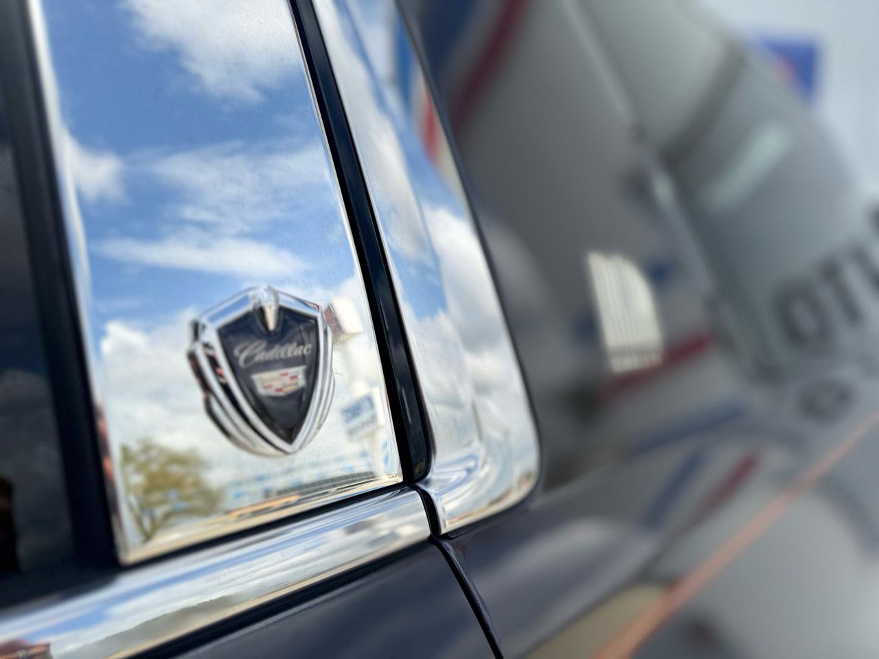 Used 2016 Cadillac Escalade ESV Luxury AWD/4WD image 6