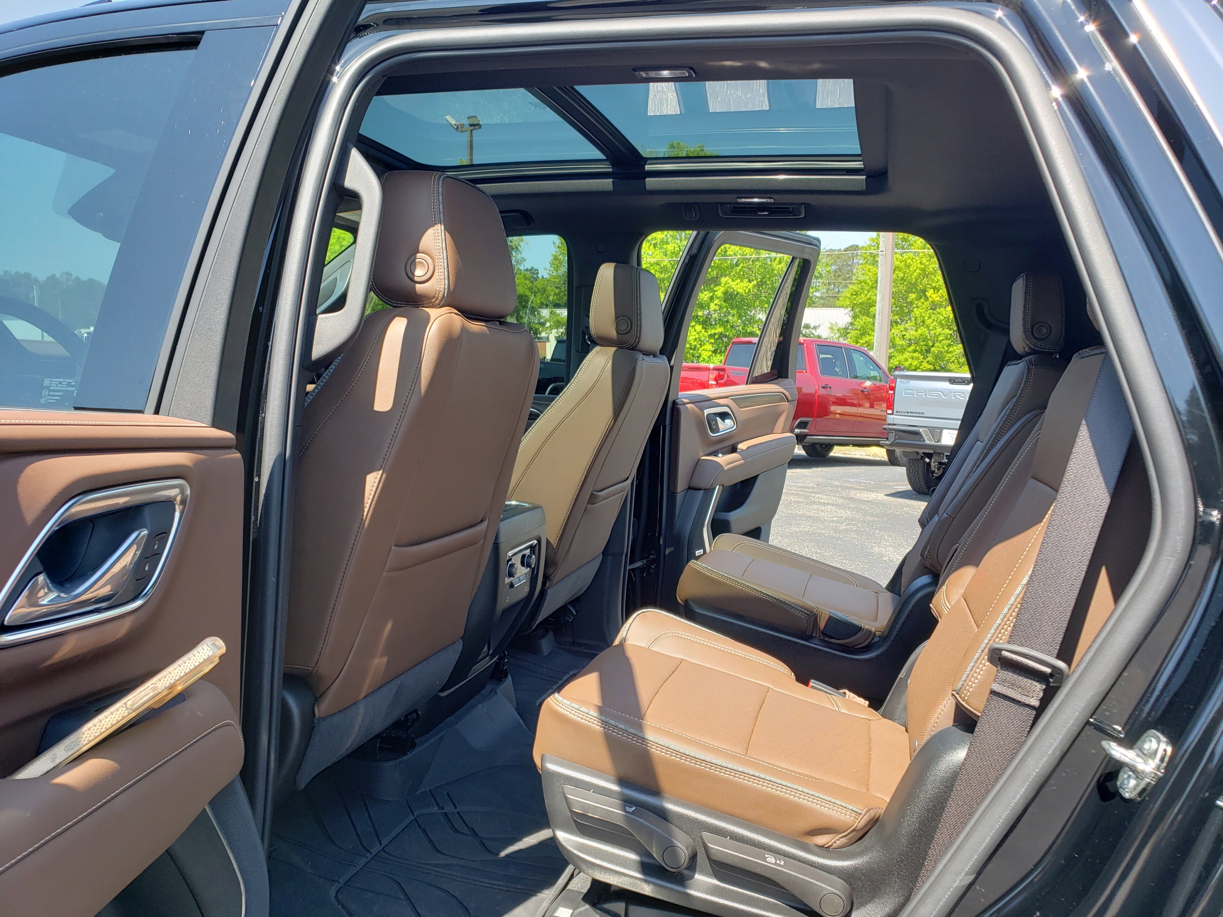 Used 2024 Chevrolet Tahoe High Country RWD image 31