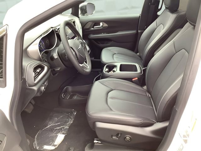 New 2026 Chrysler Pacifica Select image 8