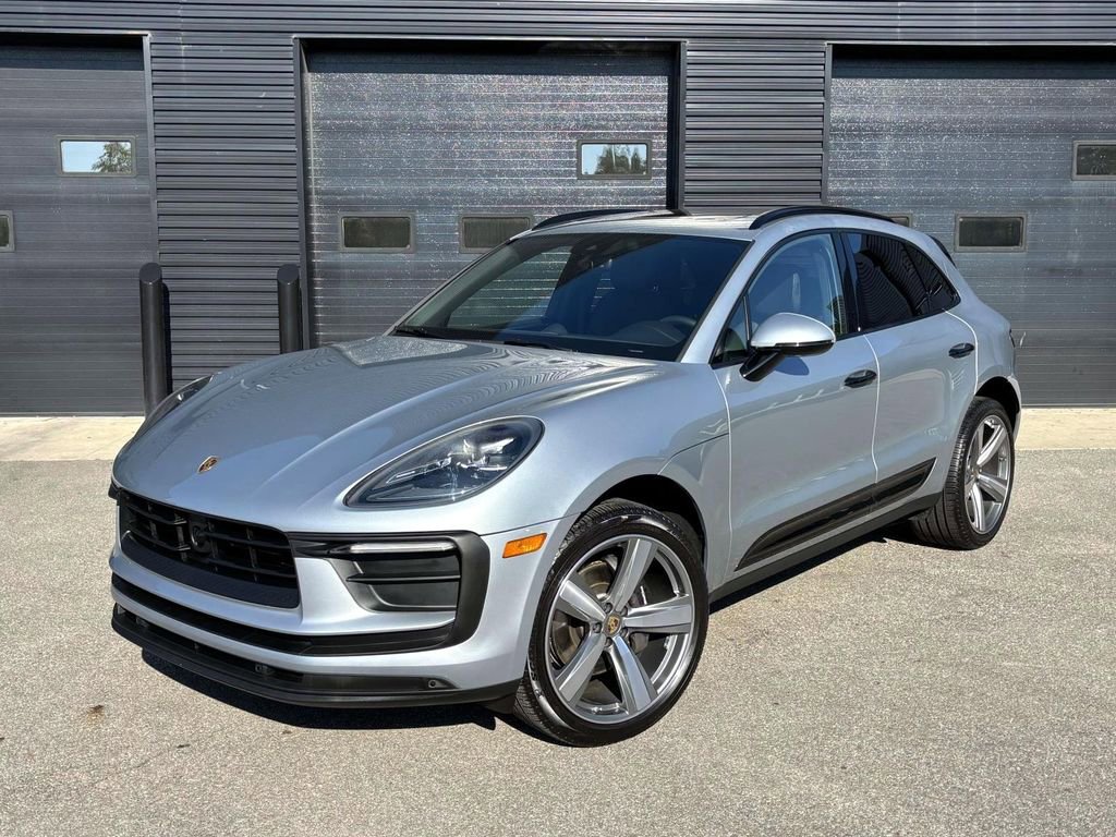 Certified 2025 Porsche Macan image 1