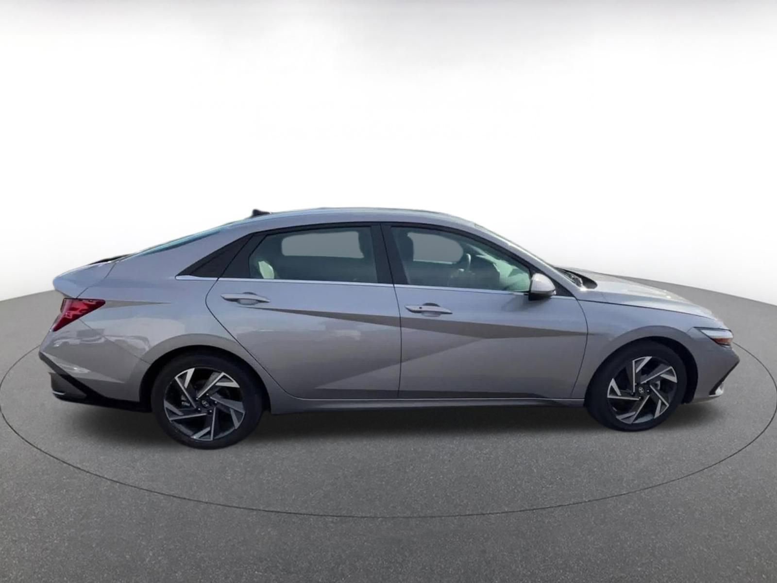Used 2025 Hyundai Elantra SEL FWD image 16