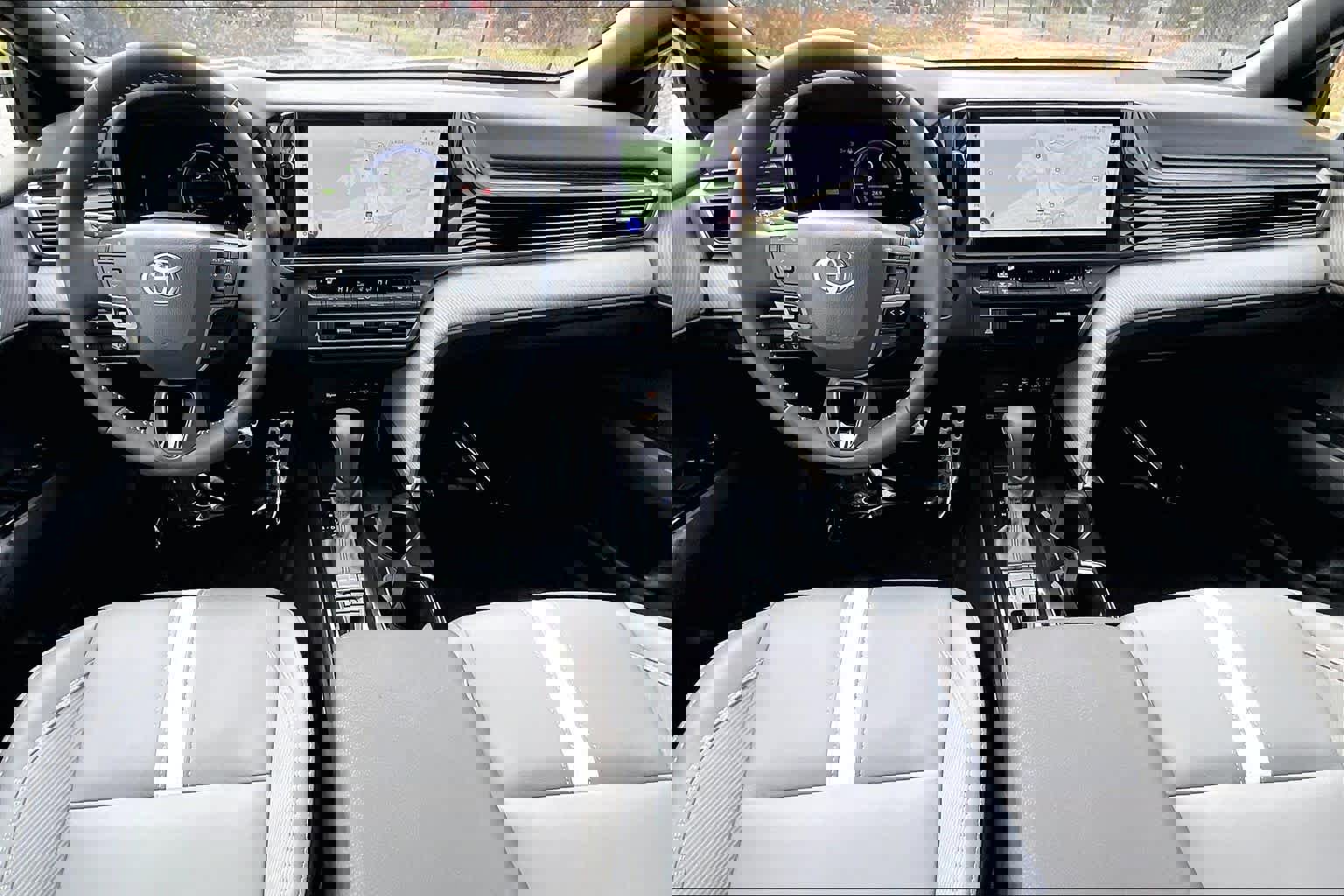 Used 2025 Toyota Camry SE image 15