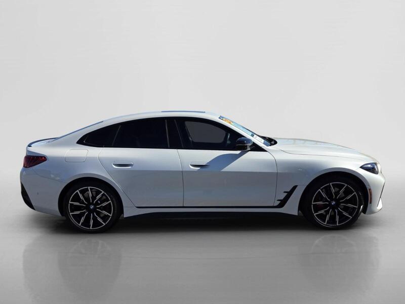 Used 2025 BMW 430i w/ M Sport Package RWD image 6